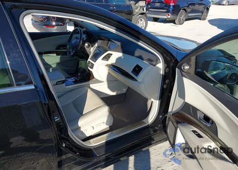 2017 Acura Rlx z USA, uszkodzony, nr VIN JH4KC1F97HC000517